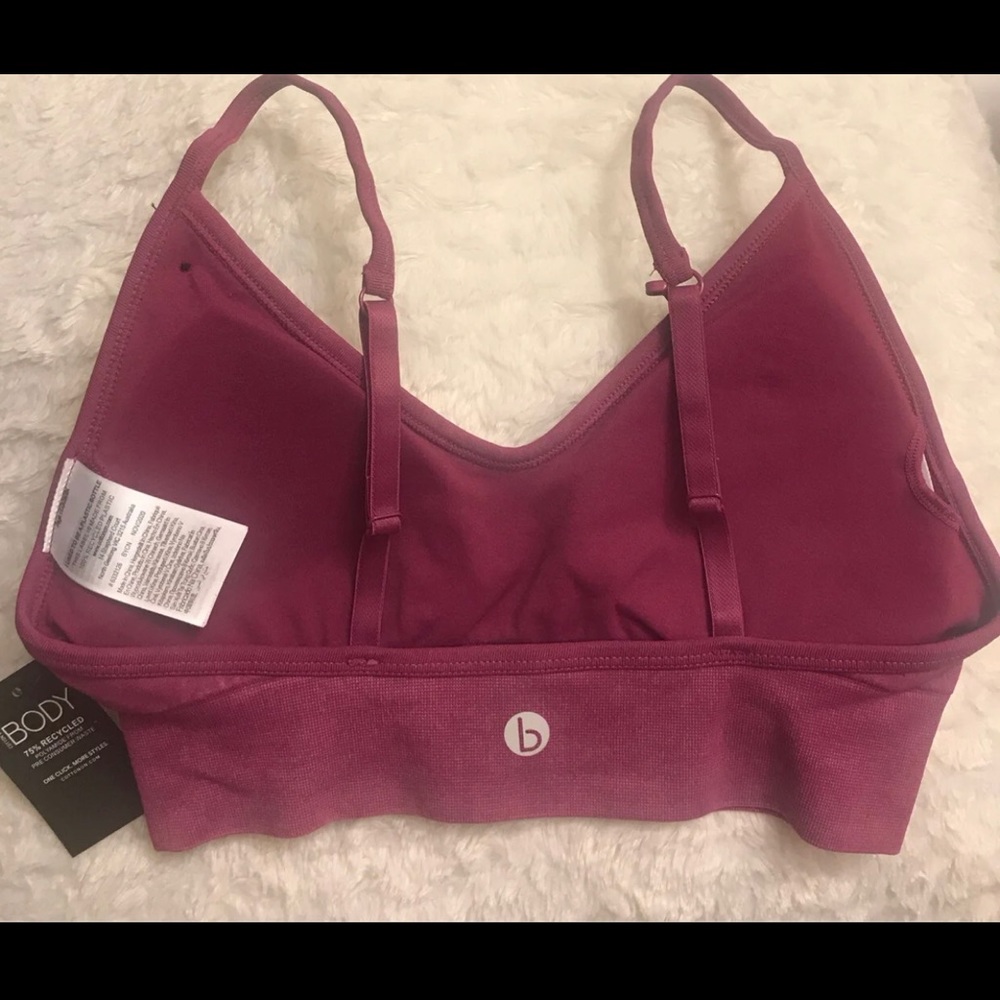 Cotton On - Body - V Neck Padded Sports Bra - Picture 8 of 10
